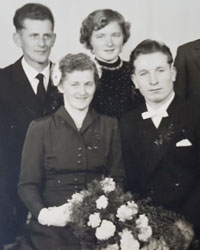 Hochzeit 1957 Rosa (geb. Braml) und Anton Lorenz, Hintergrund Ludwig Braml und Maria Hepting (geb. Lorenz)